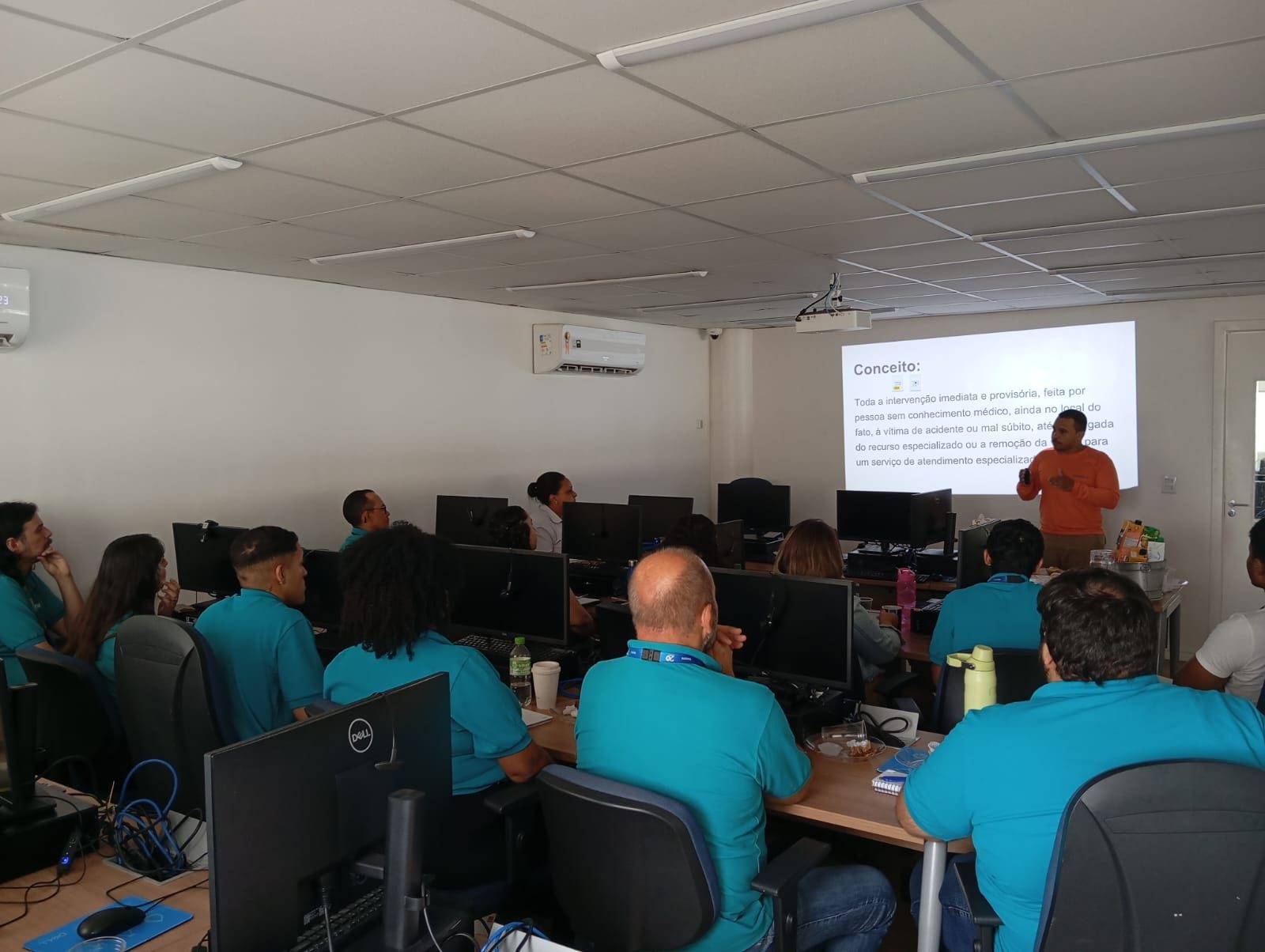 Palestra técnica de primeiros socorros com recursos audiovisuais